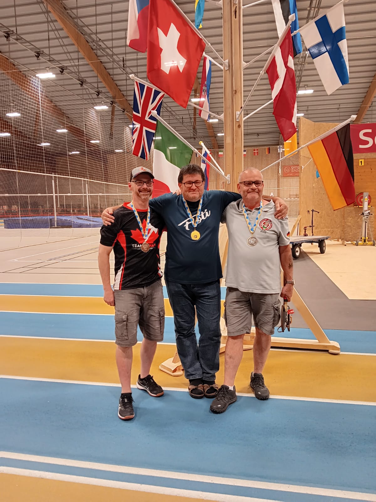 Heiner Surburg wird in Schweden erster nicht schwedischer Doppel-Axt-Weltmeister